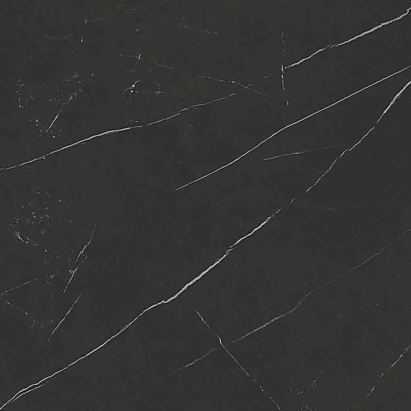 Pietra Nero FlowTech detailopname van de aderstructuur en oppervlakteafwerking